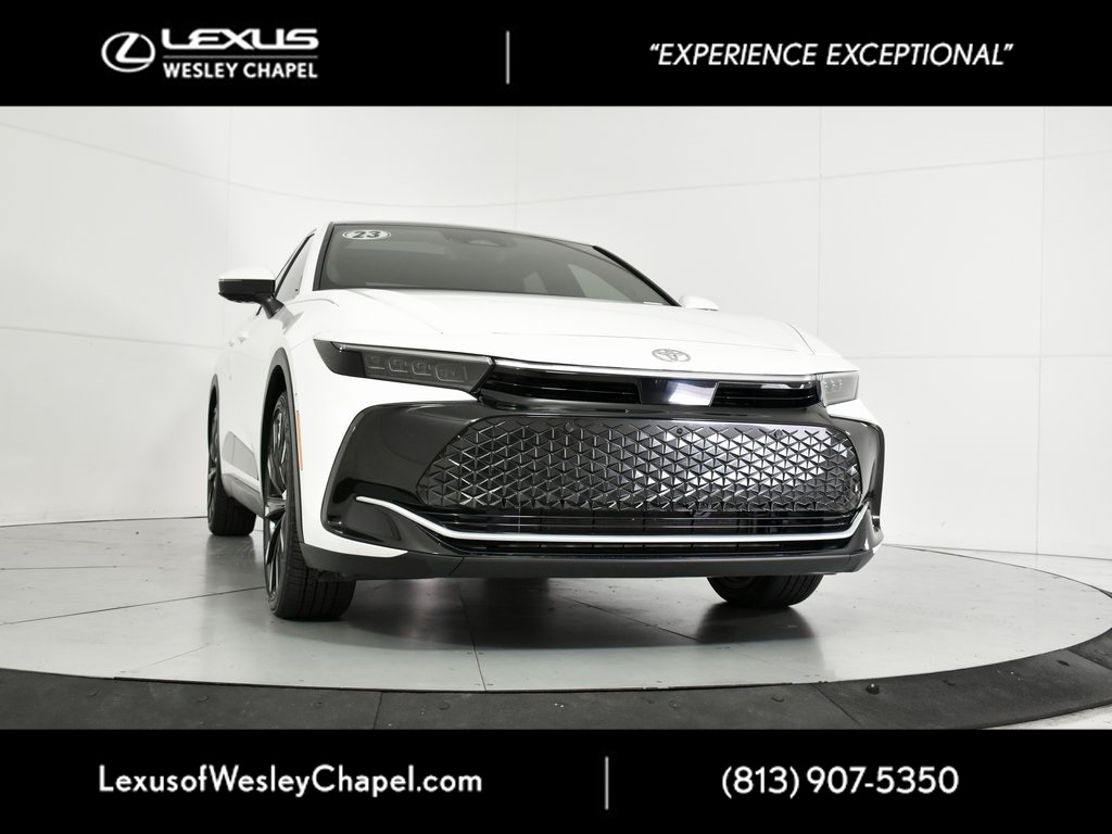 2023 Toyota Crown Platinum's photo