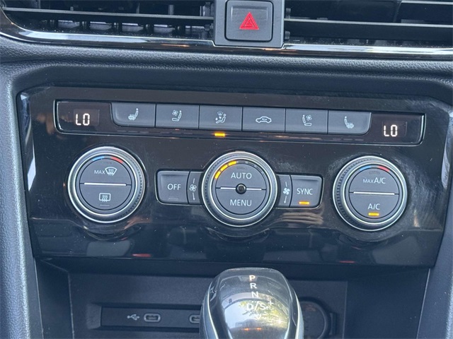 2022 Volkswagen Taos SEL photo 5