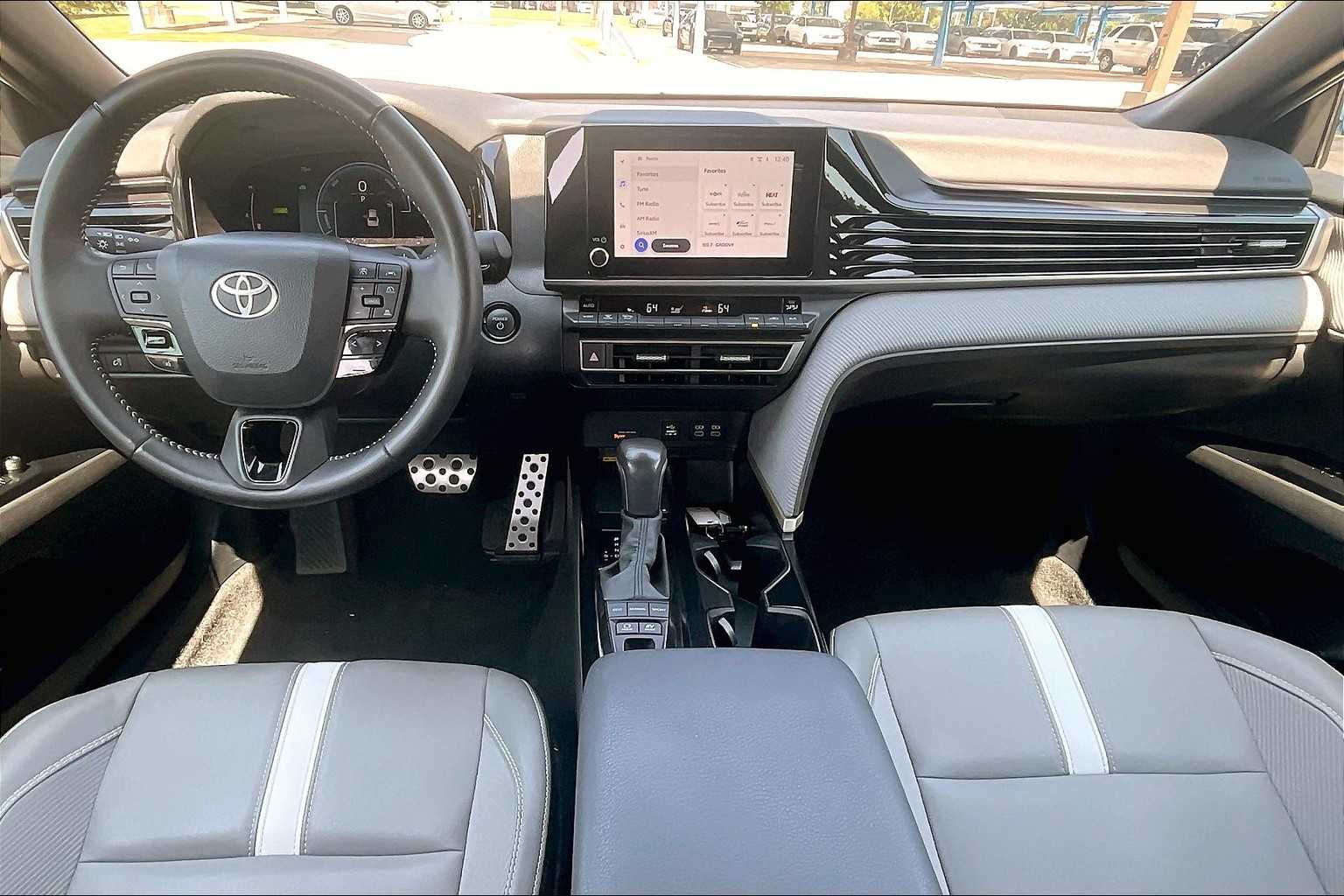 2025 Toyota Camry SE photo 14