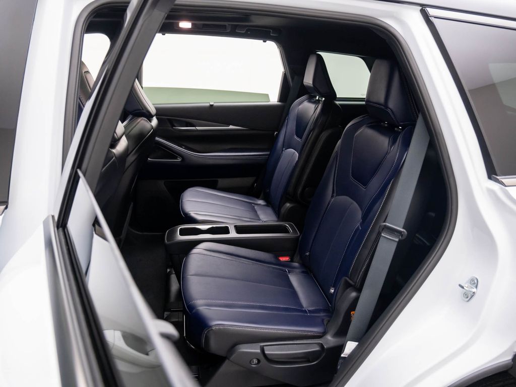 2026 Infiniti QX60 Luxe photo 16