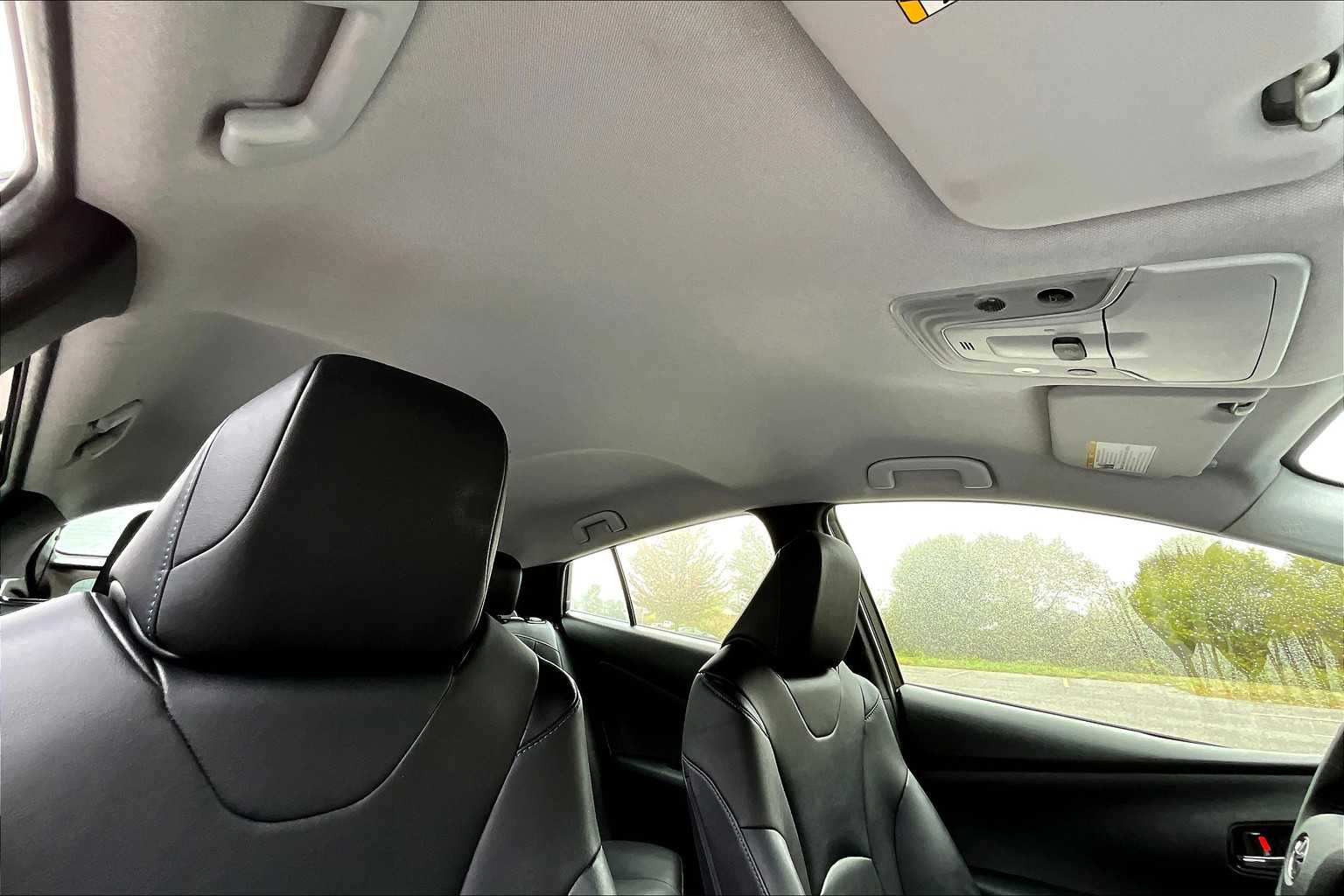 2016 Toyota Prius Three Touring photo 13