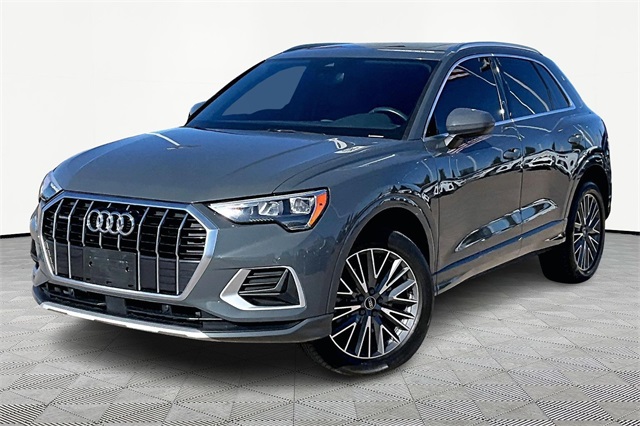 2022 Audi Q3 Premium's photo