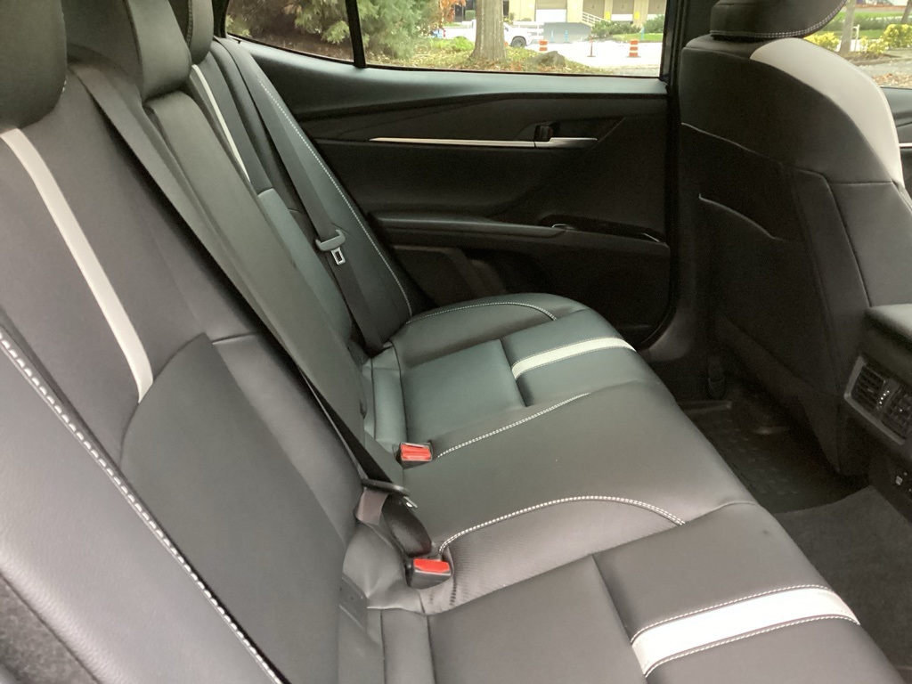 2025 Toyota Camry SE photo 4