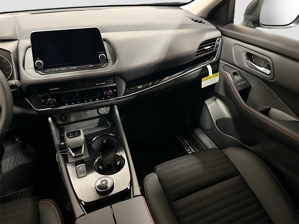 2026 Nissan Rogue SV photo 7