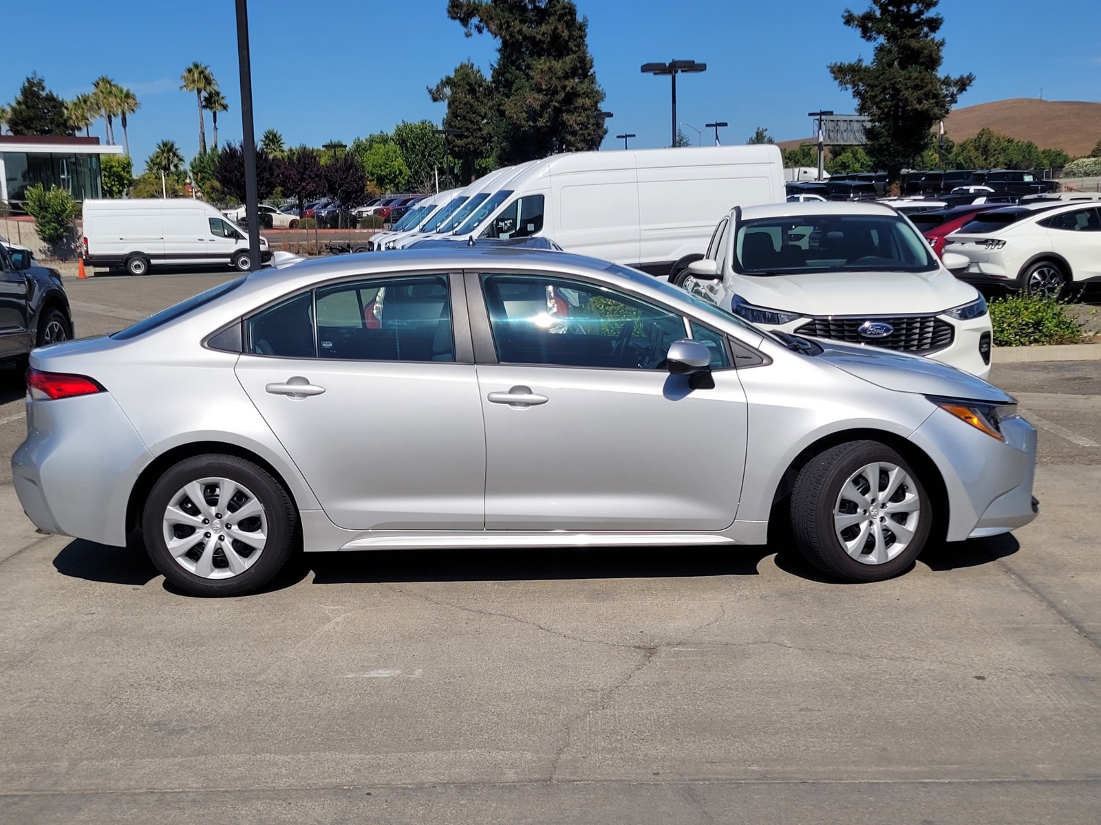 2024 Toyota Corolla LE photo 3