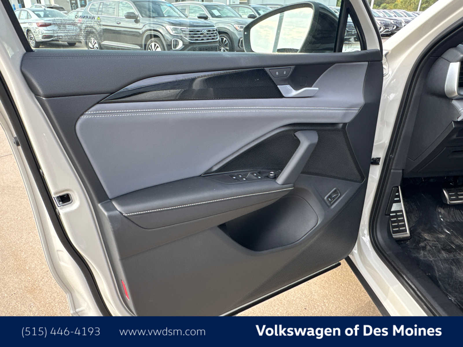 2025 Volkswagen Tiguan SE R-Line Black photo 21