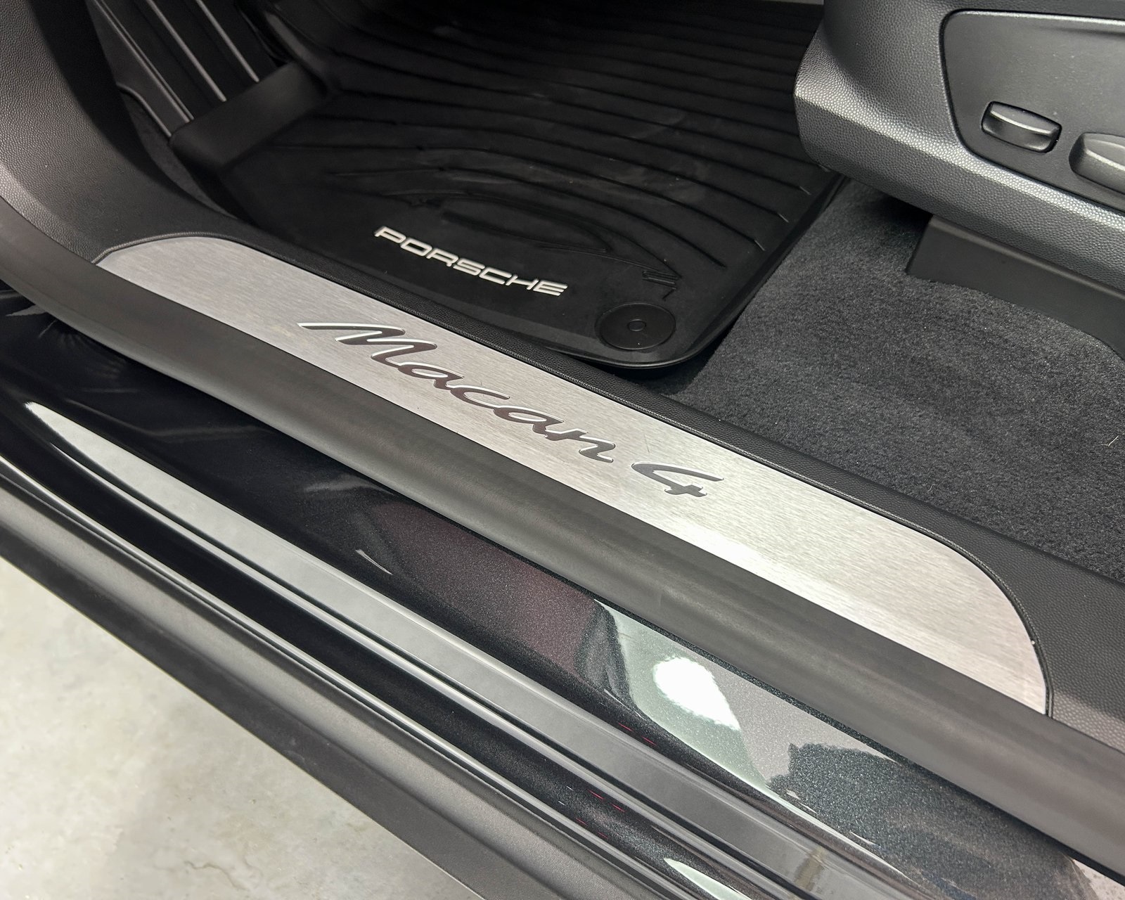 2024 Porsche Macan Electric 4 photo 15