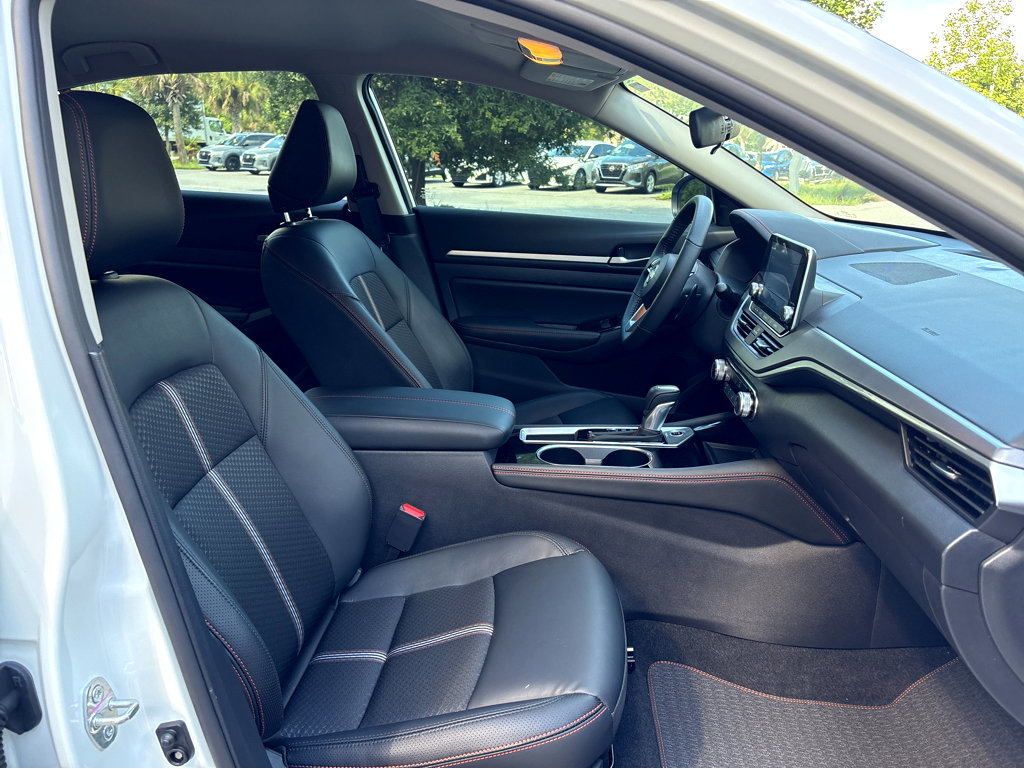 2024 Nissan Altima 2.5 SR photo 12