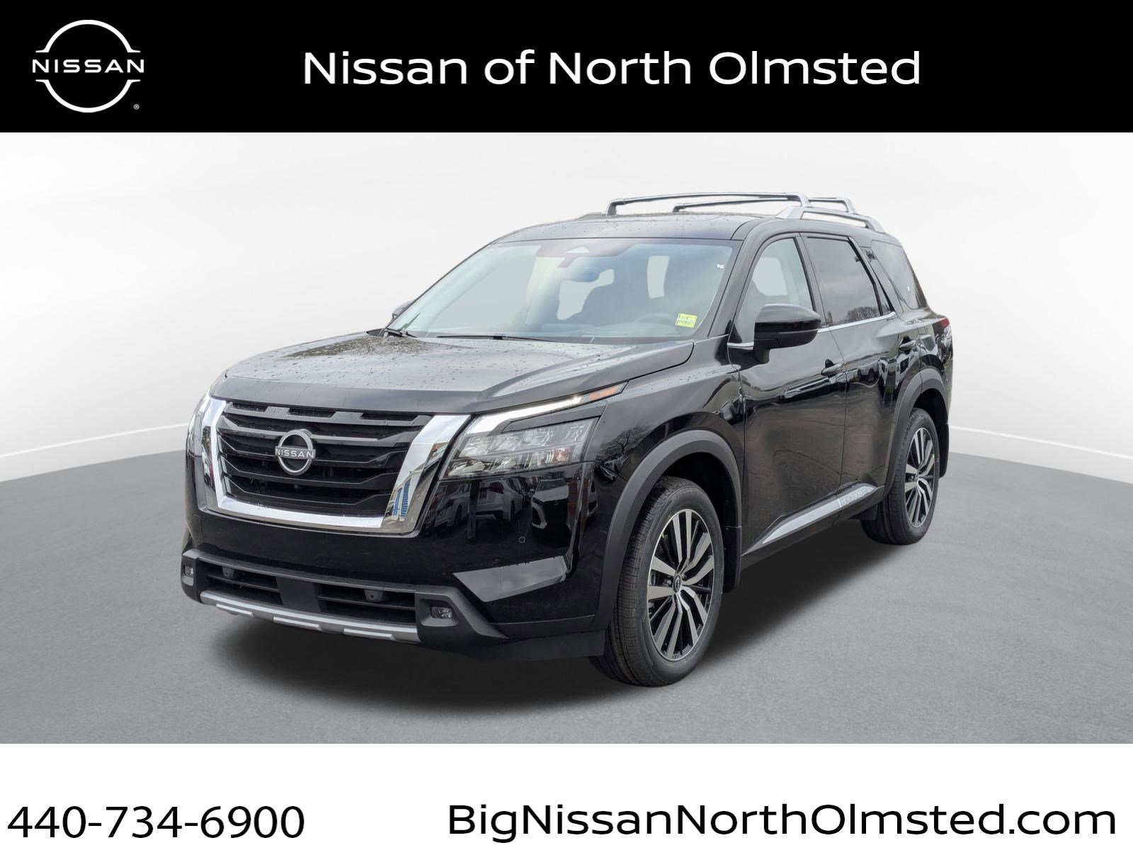 2025 Nissan Pathfinder Platinum's photo