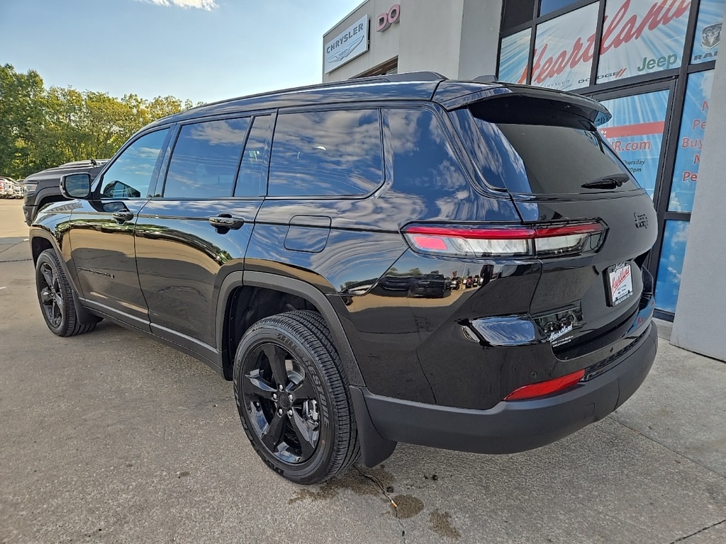 2025 Jeep Grand Cherokee Altitude photo 4