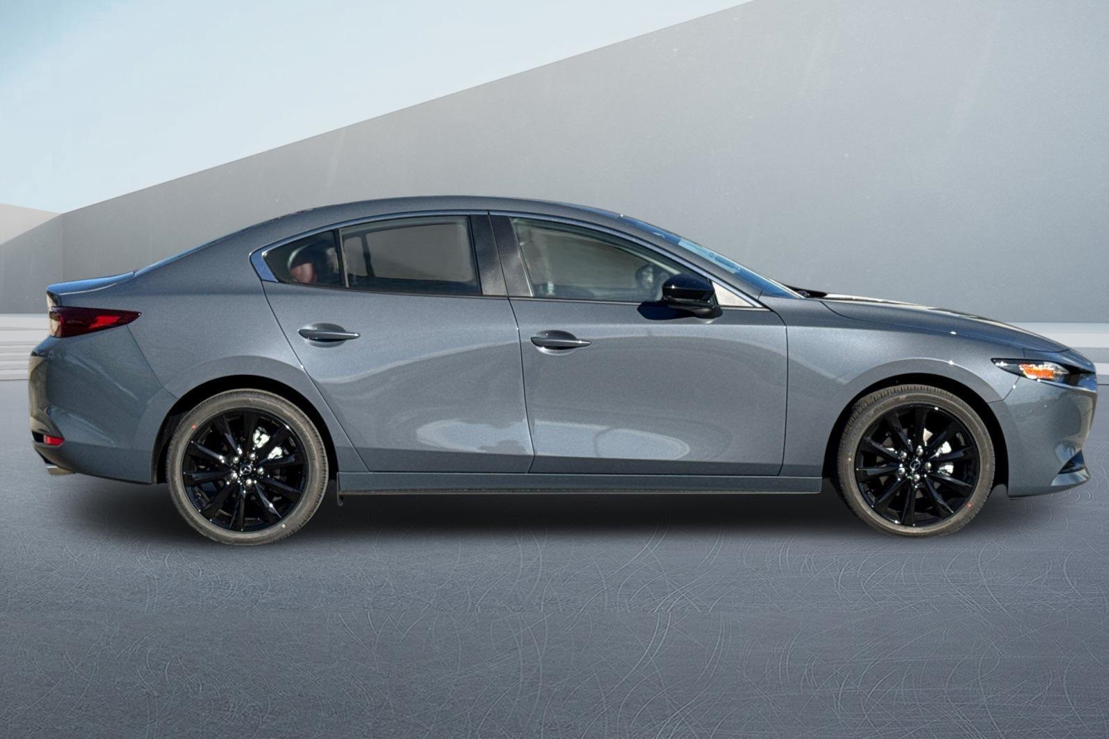2025 Mazda Mazda3 Sedan 2.5 s Carbon photo 2