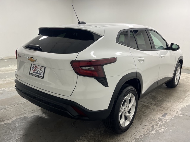 2025 Chevrolet Trax LS photo 9