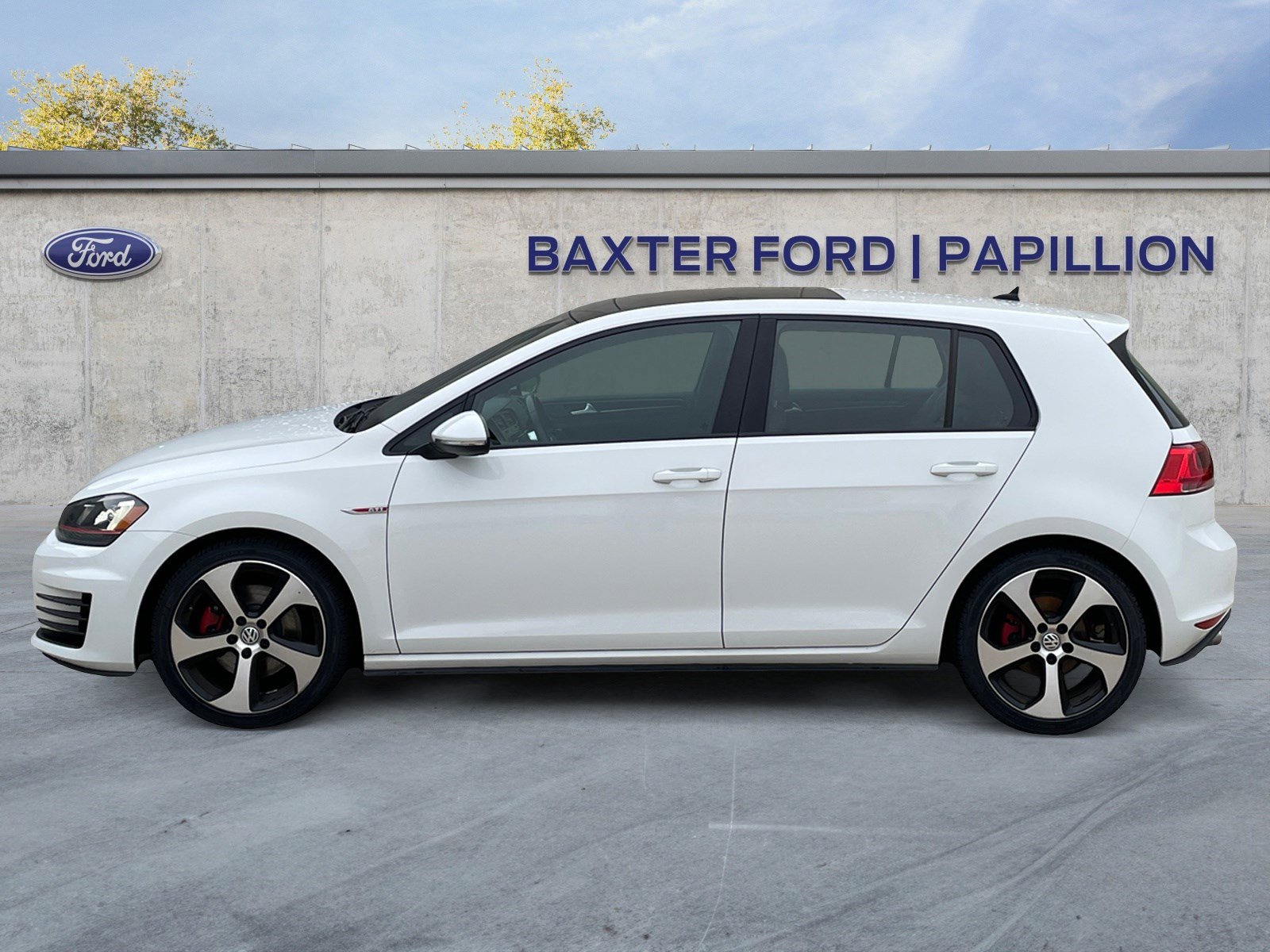 2016 Volkswagen Golf GTI SE photo 2