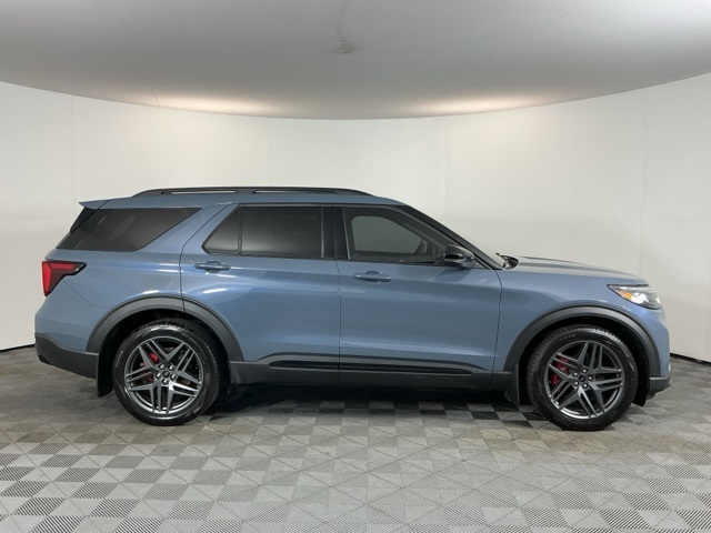 2025 Ford Explorer ST photo 3