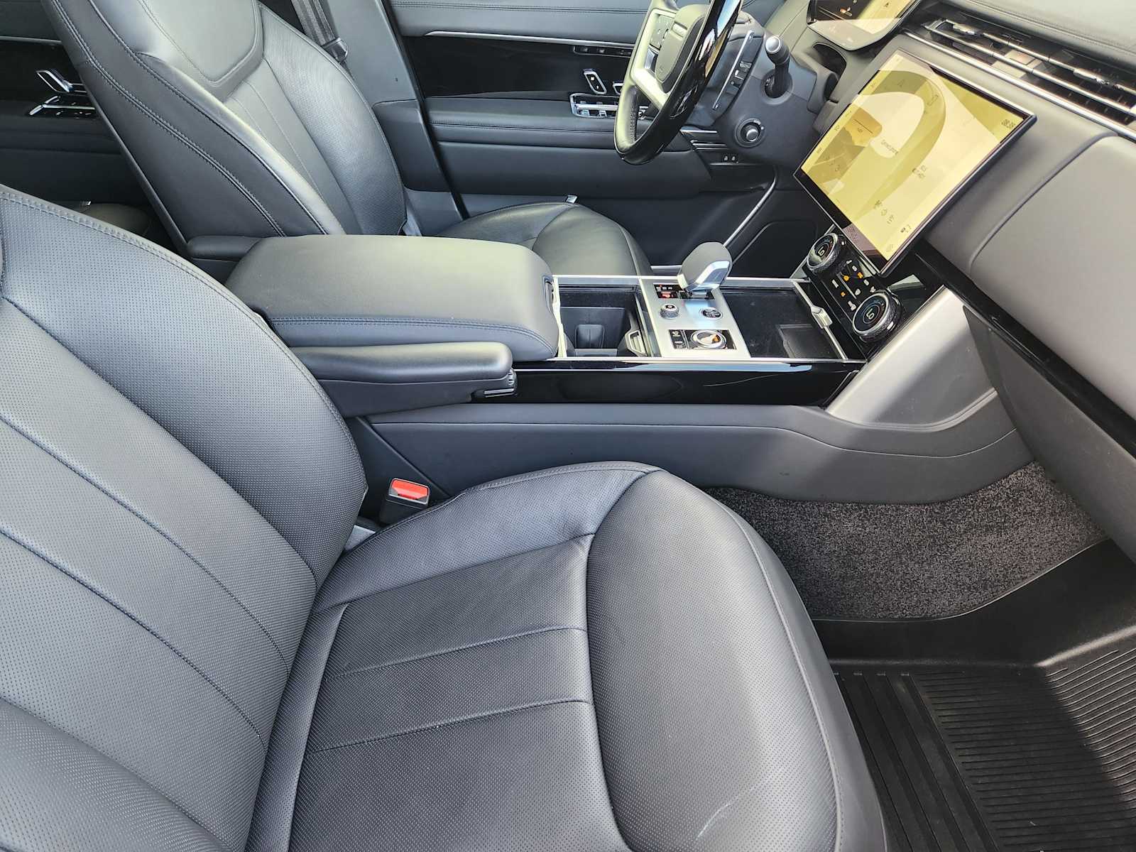 2023 Land Rover Range Rover SE photo 12
