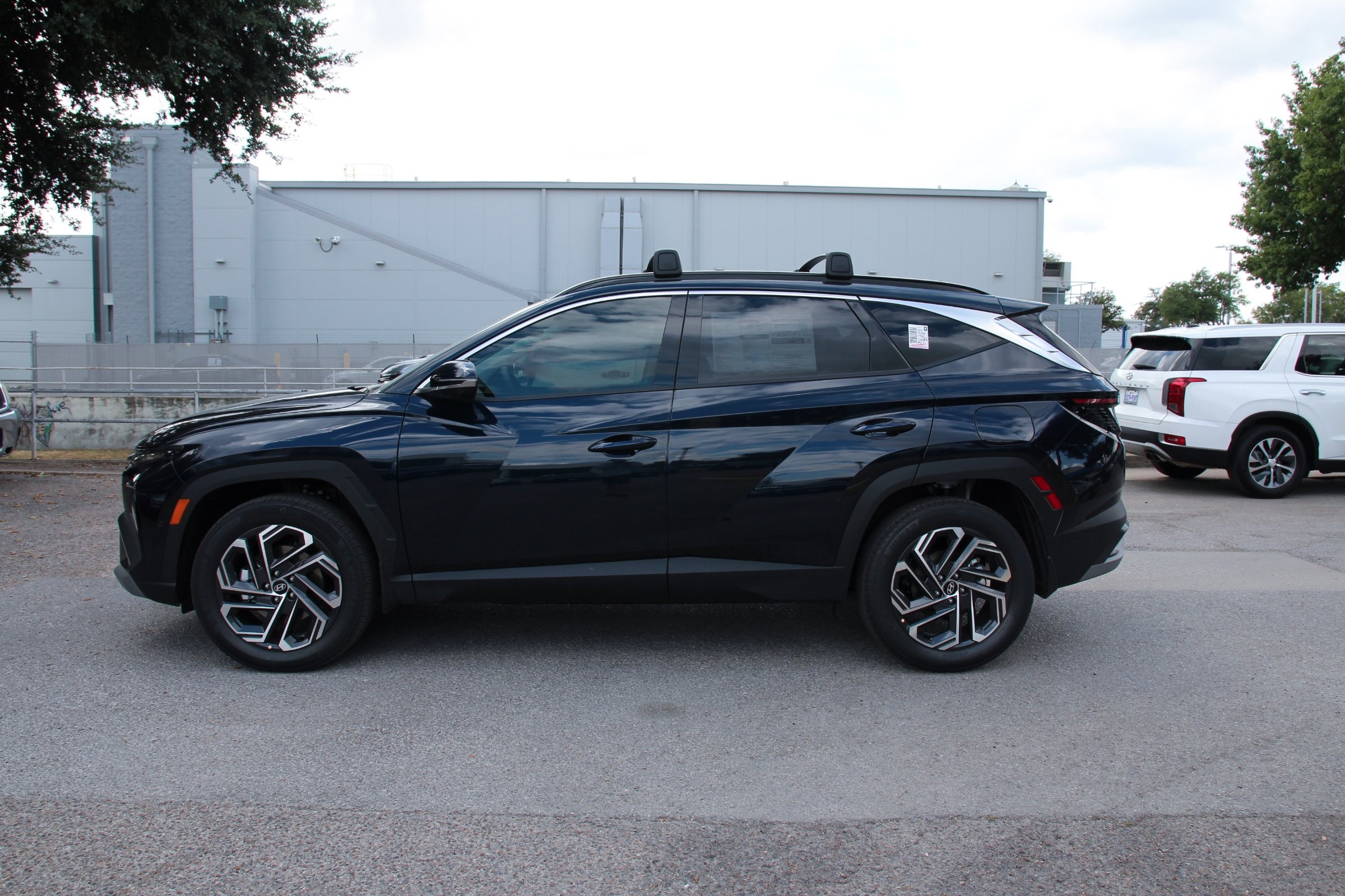 2025 Hyundai Tucson Hybrid Limited photo 5