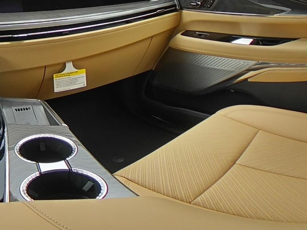 2025 Cadillac Escalade IQ Sport photo 13