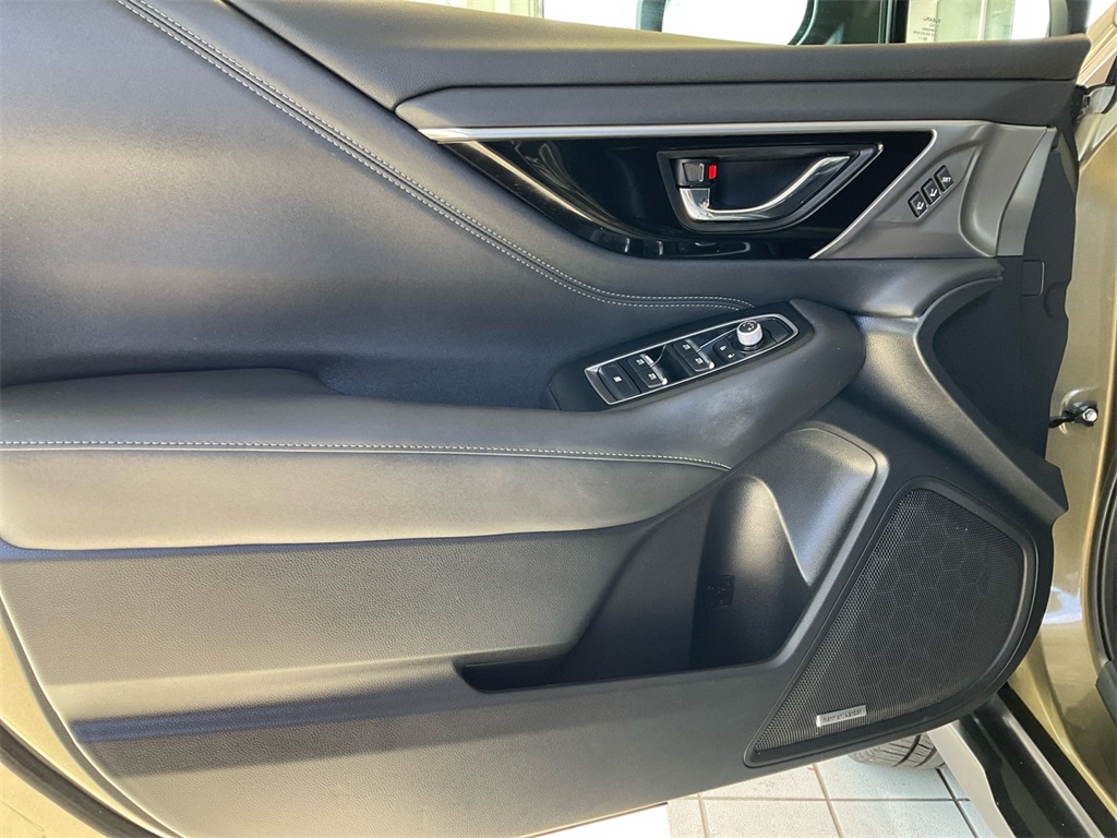 2021 Subaru Outback Limited photo 17