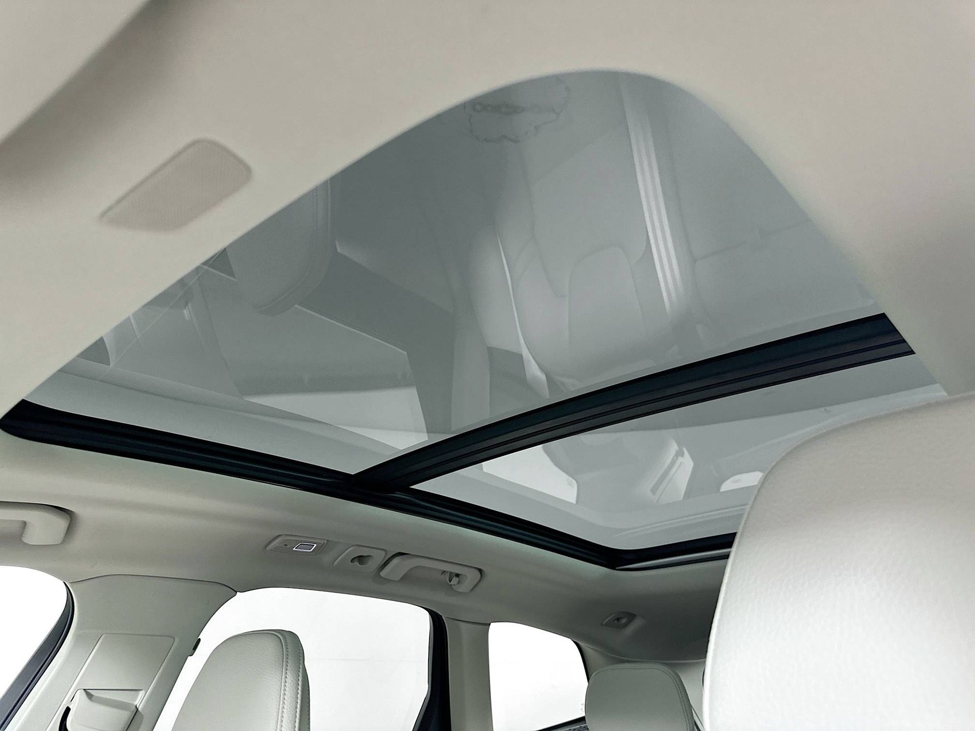 2023 Volvo XC60 B5 Core photo 19