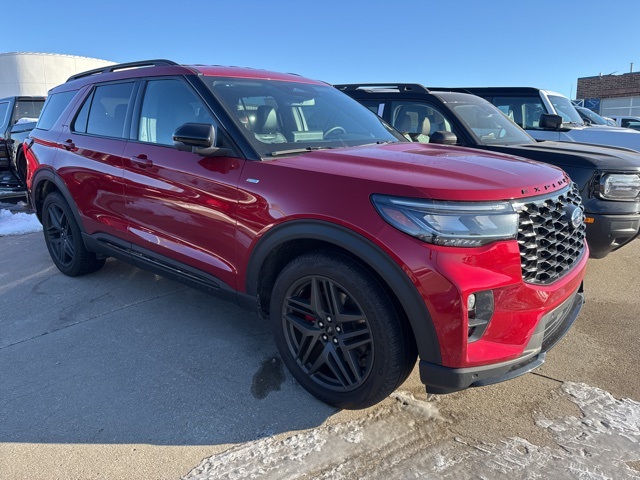 2025 Ford Explorer ST-LINE's photo