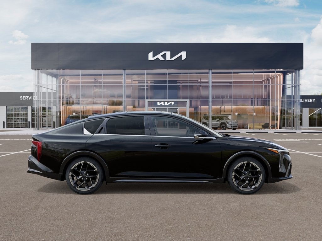 2025 Kia K4 GT-Line photo 2