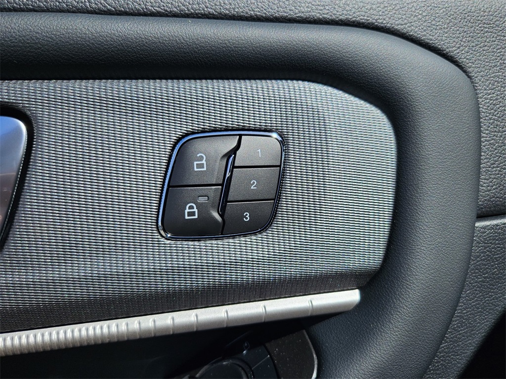 2025 Ford Explorer ST-Line photo 12