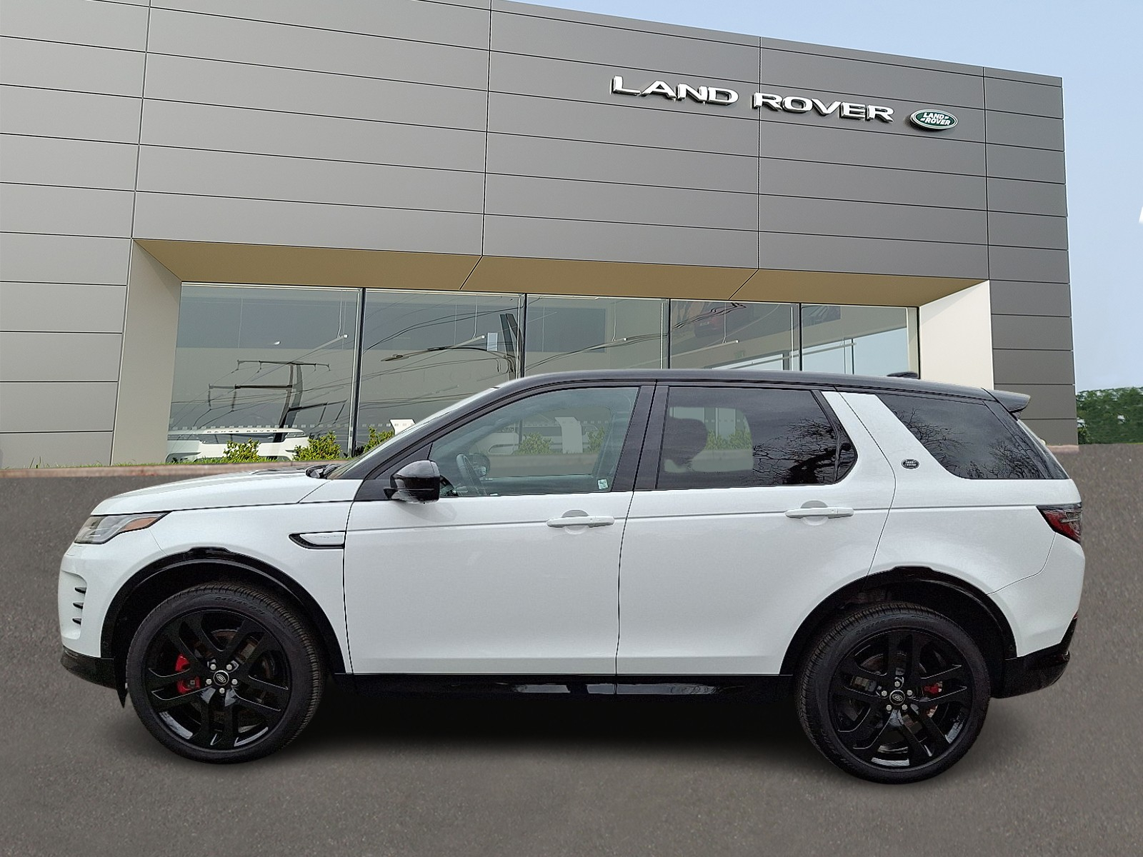 2025 Land Rover Discovery Sport Dynamic SE photo 2
