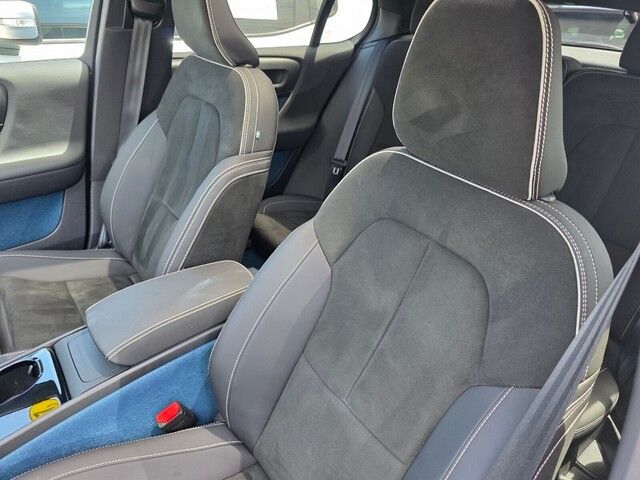 2022 Volvo C40 Recharge photo 11