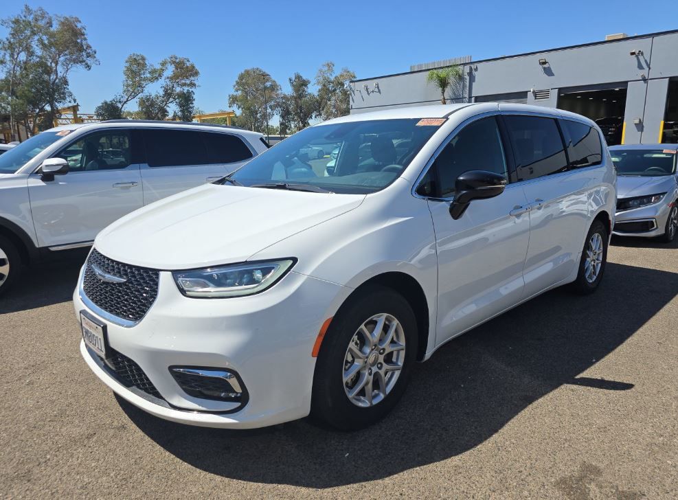 2024 Chrysler Pacifica Touring photo 2