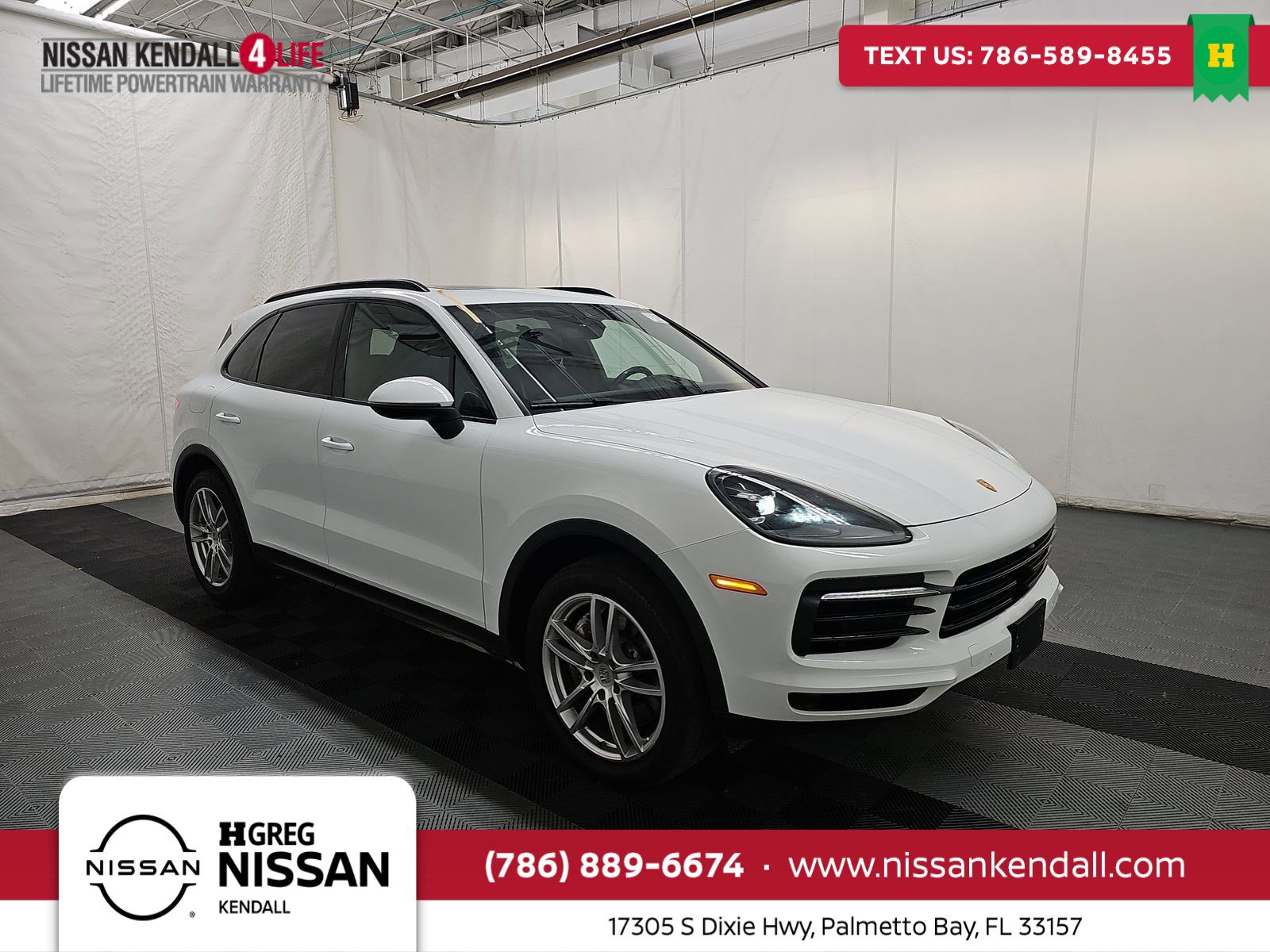 2022 Porsche Cayenne Base's photo