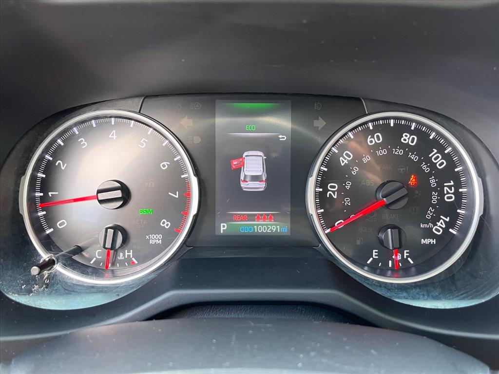 2021 Toyota RAV4 LE photo 8