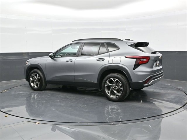 2025 Chevrolet Trax LT photo 3