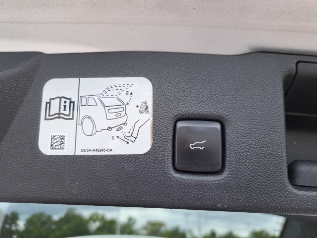 2020 Ford Escape SEL photo 12
