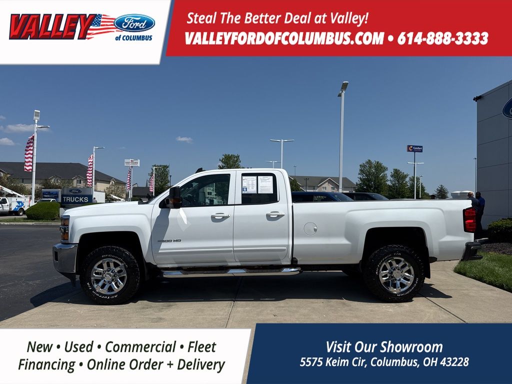 2017 Chevrolet Silverado 2500HD LT photo 3