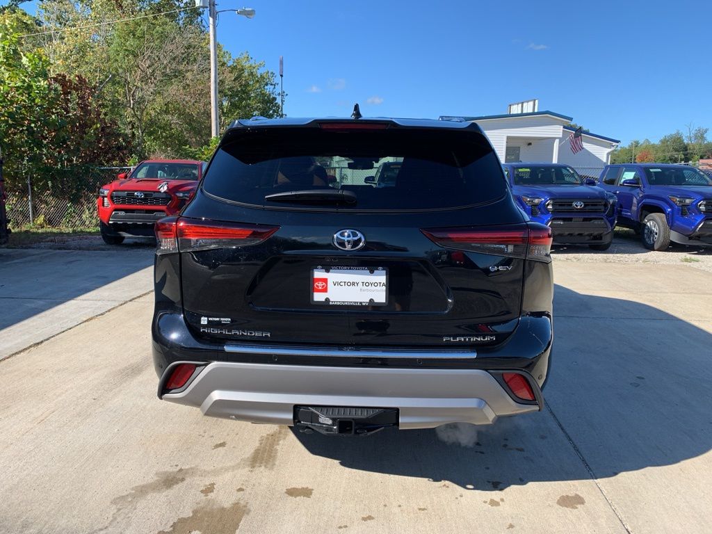 2025 Toyota Highlander Hybrid Platinum photo 2