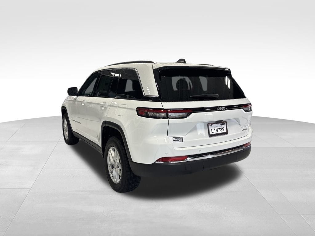 2025 Jeep Grand Cherokee Laredo X photo 3