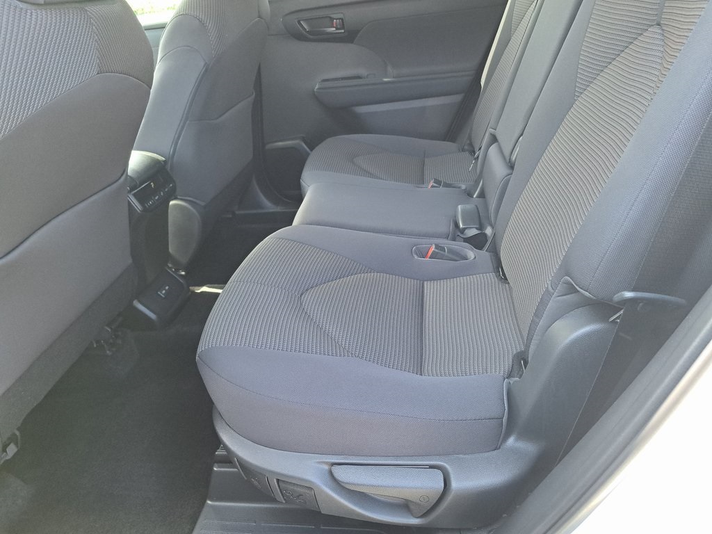 2023 Toyota Highlander LE photo 25