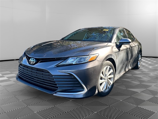 2023 Toyota Camry LE's photo