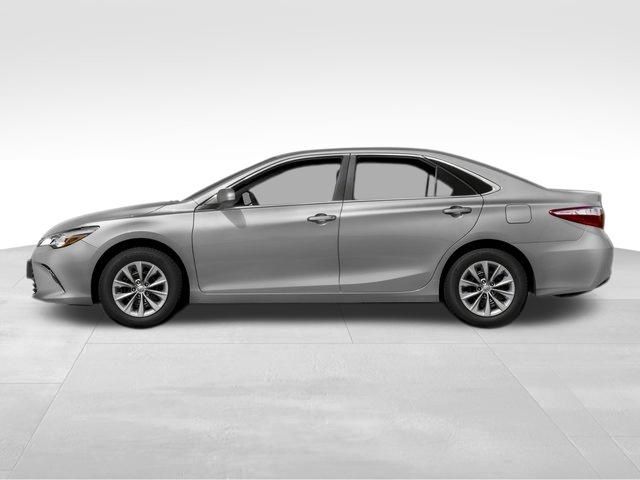 2017 Toyota Camry SE photo 17