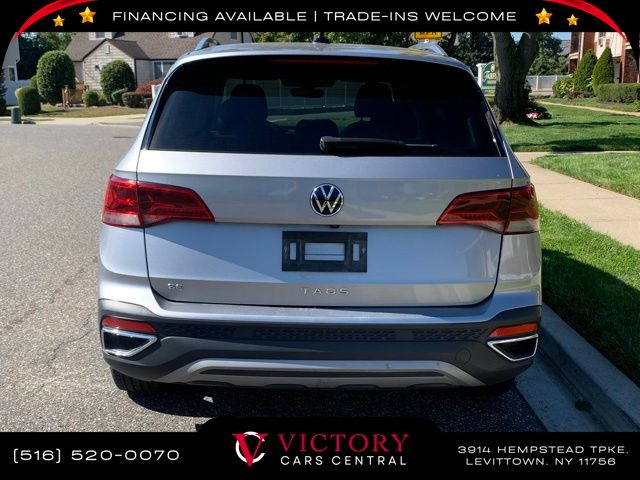 2023 Volkswagen Taos SE photo 3
