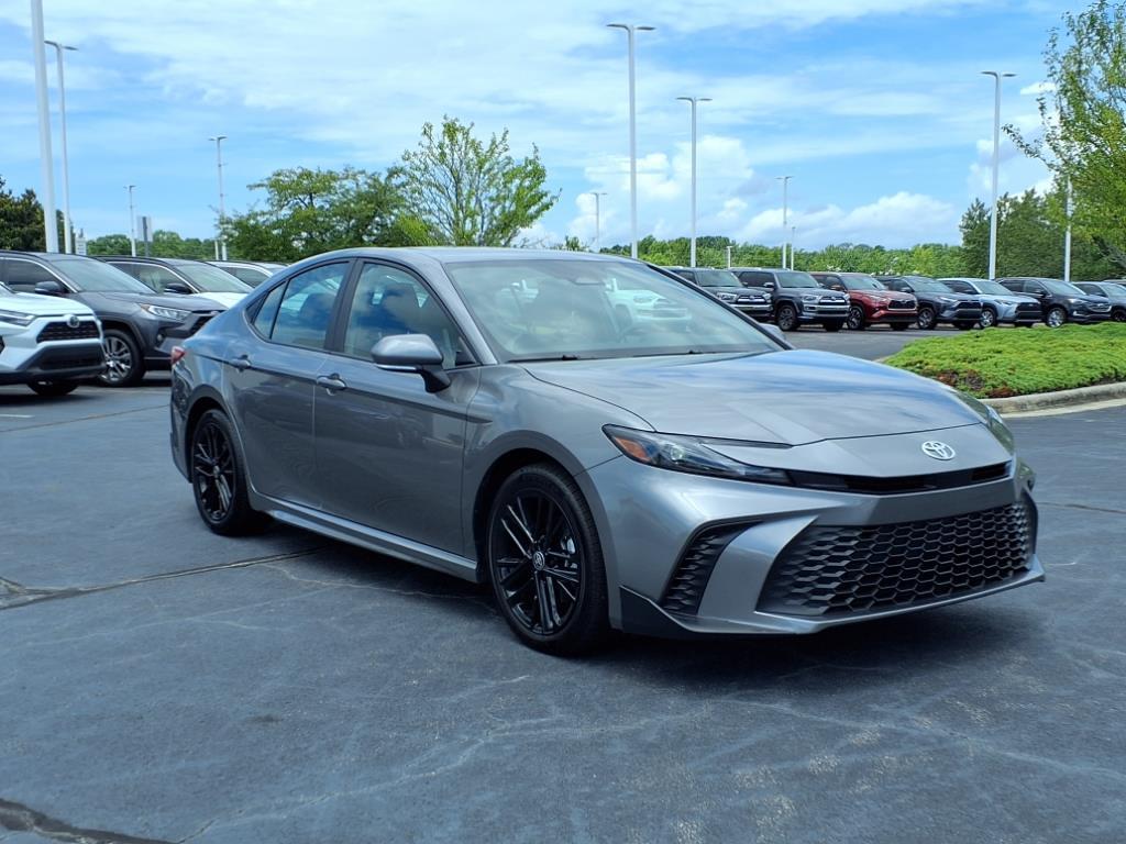 2025 Toyota Camry SE photo 9