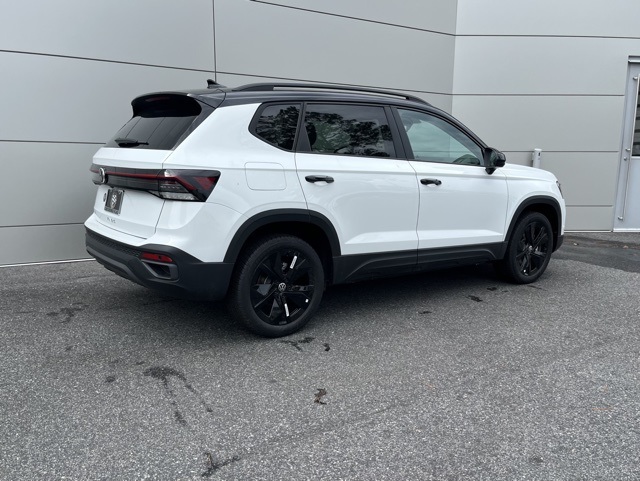 2025 Volkswagen Taos SE photo 17