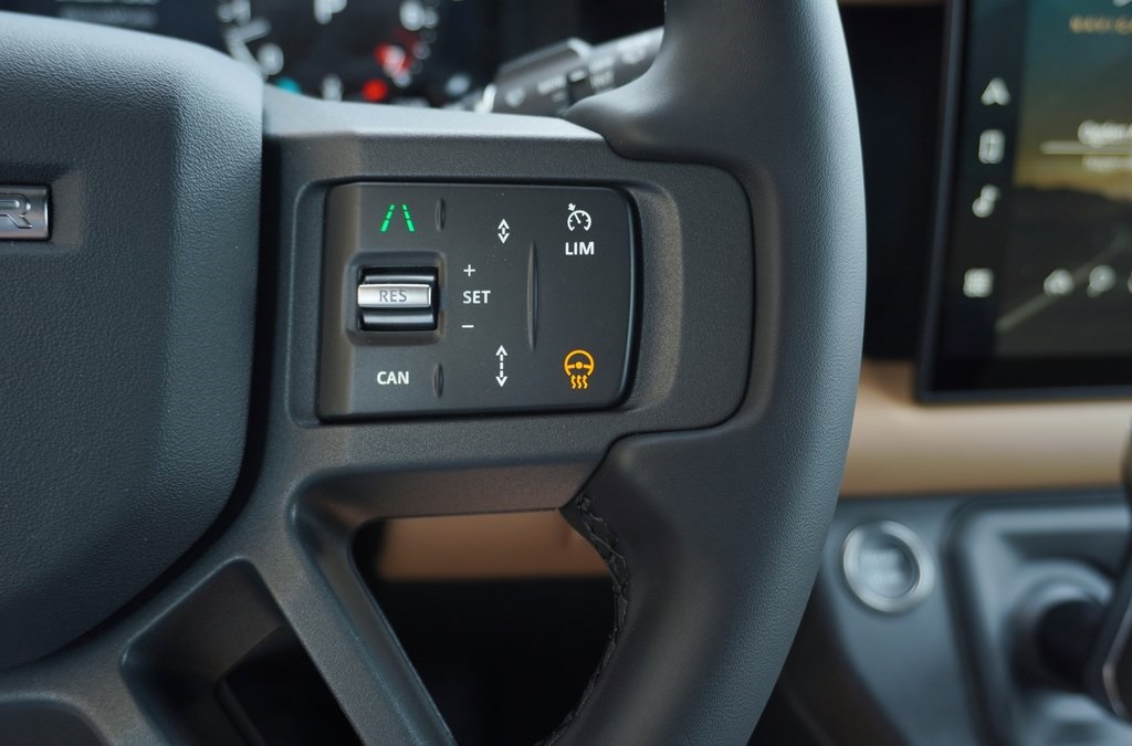 2025 Land Rover Defender 110 X-Dynamic SE photo 15