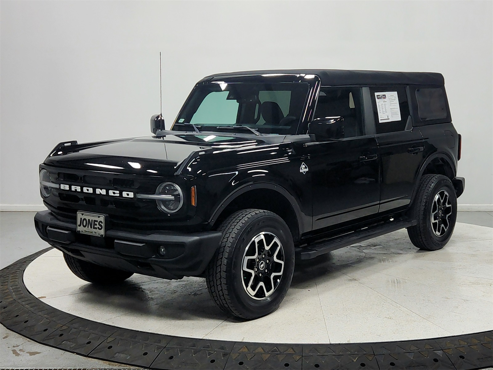 2022 Ford Bronco Outer Banks photo 3