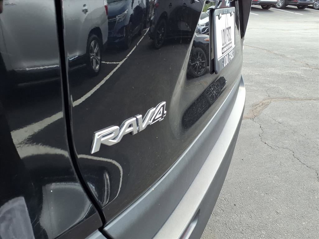 2024 Toyota RAV4 XLE photo 24