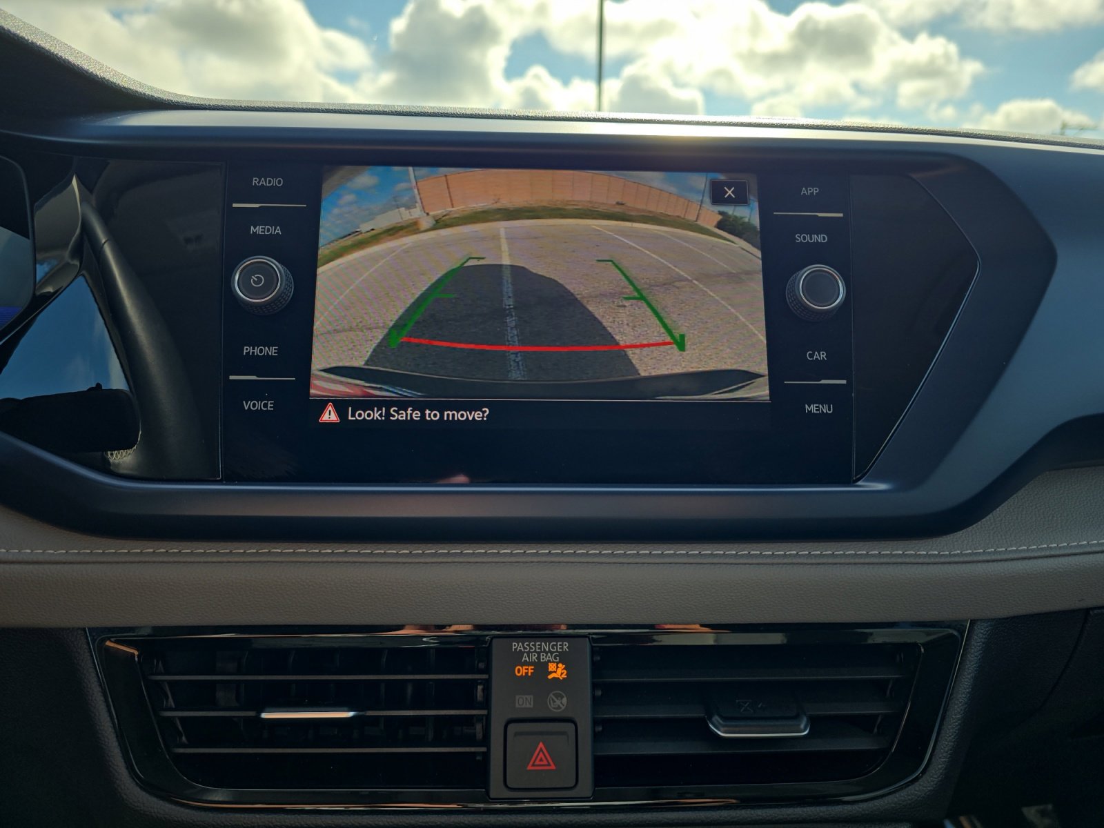 2024 Volkswagen Taos SE photo 14