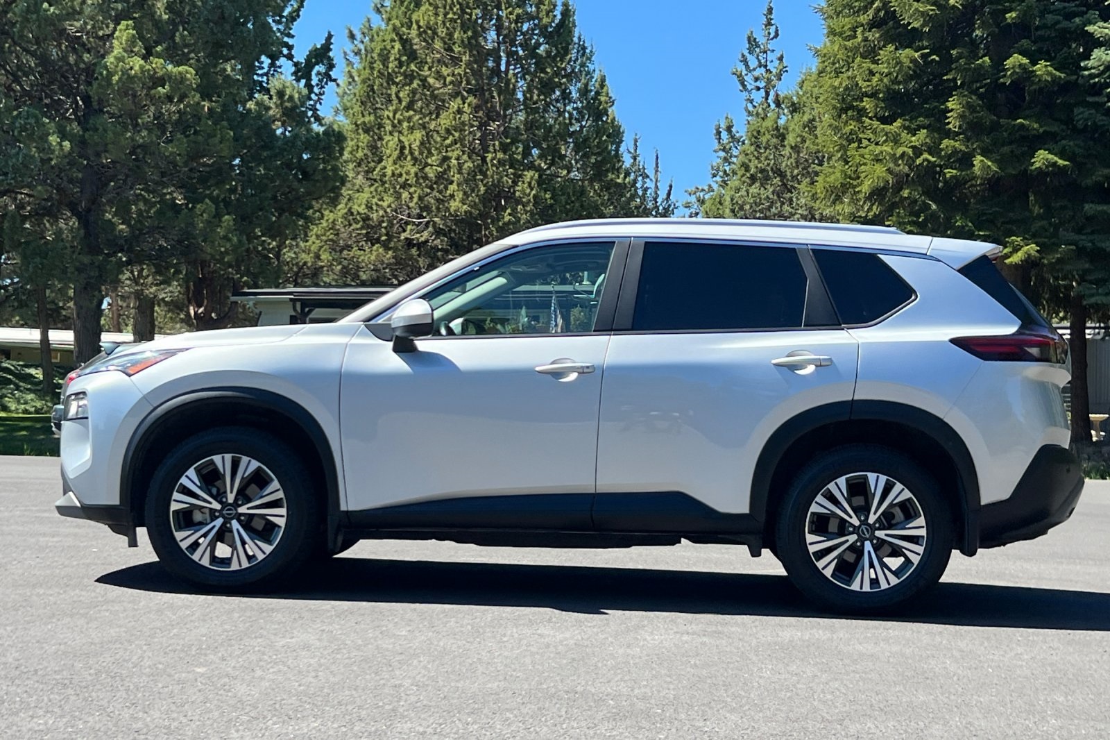 2023 Nissan Rogue SV photo 6