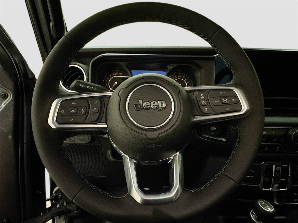 2025 Jeep Wrangler Sahara photo 30
