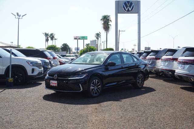 2025 Volkswagen Jetta SE's photo