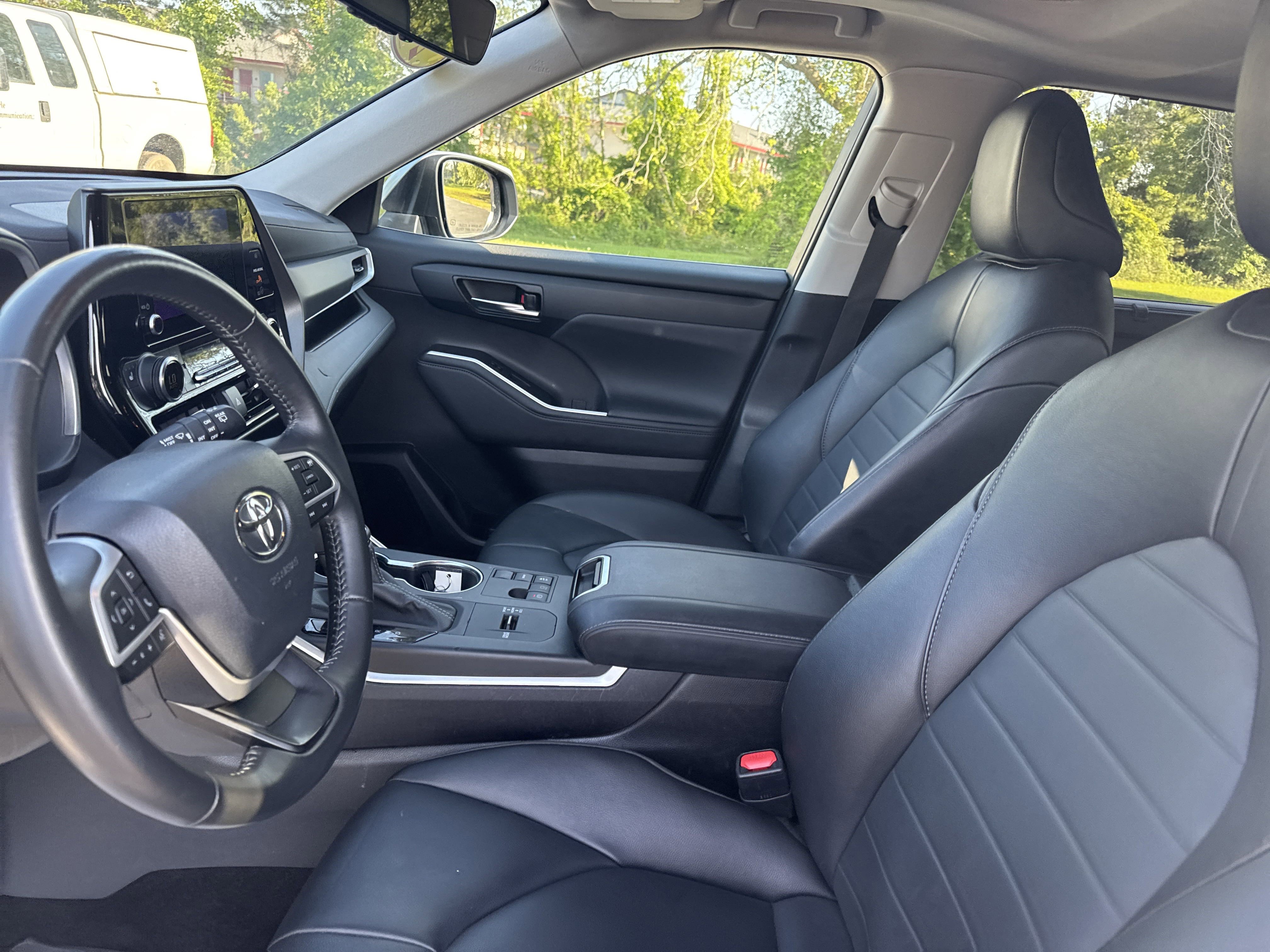 2024 Toyota Highlander XLE photo 9